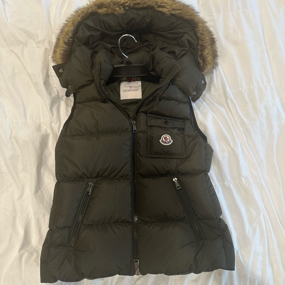 Selling a authentic Moncler Bairon Faux-Fur-Trim Vest - Picture 1 of 8